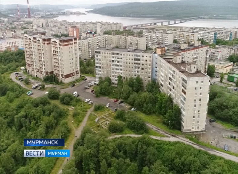 Мурманск дом телефон. Дом в Мурманске. Мурманск жилые дома. Самый большой дом в Мурманске. Самый длинный дом в Мурманске.