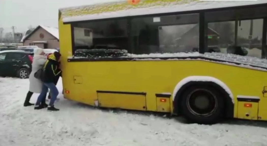 Кандалакша мончегорск автобус. Автовокзал Кандалакша. Автобус Кандалакша. Автоколонна Кандалакша - Полярные зори. Кандалакша Оленегорск автобус.