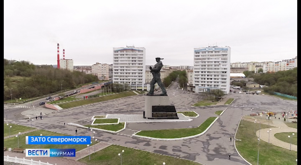 Годов североморске. Приморская площадь Североморск. Площадь Мужества Североморск. Гаджиево 9 Североморск. Фонтан в Североморске.